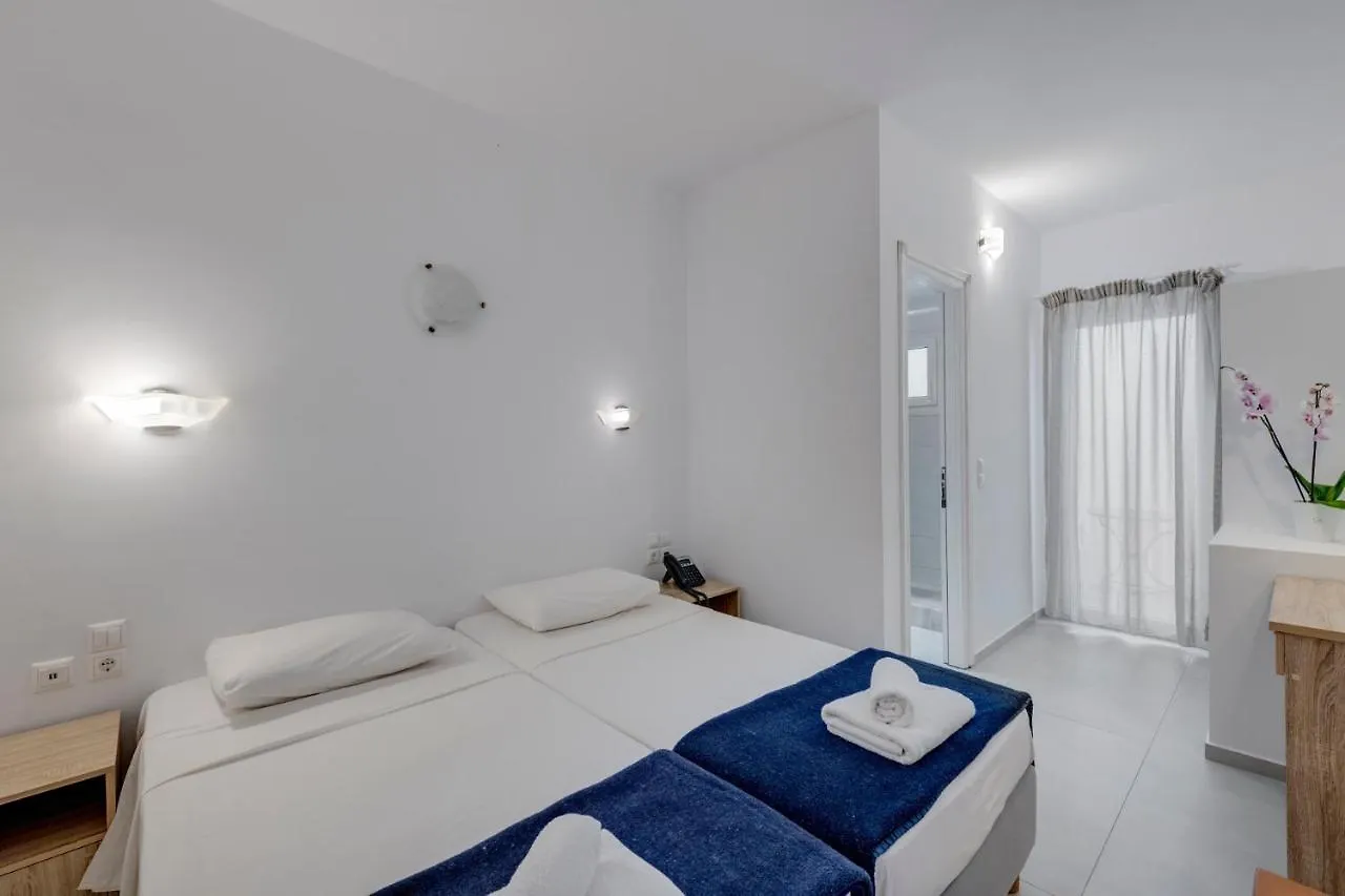 Makis Place Tourlos Aparthotel
