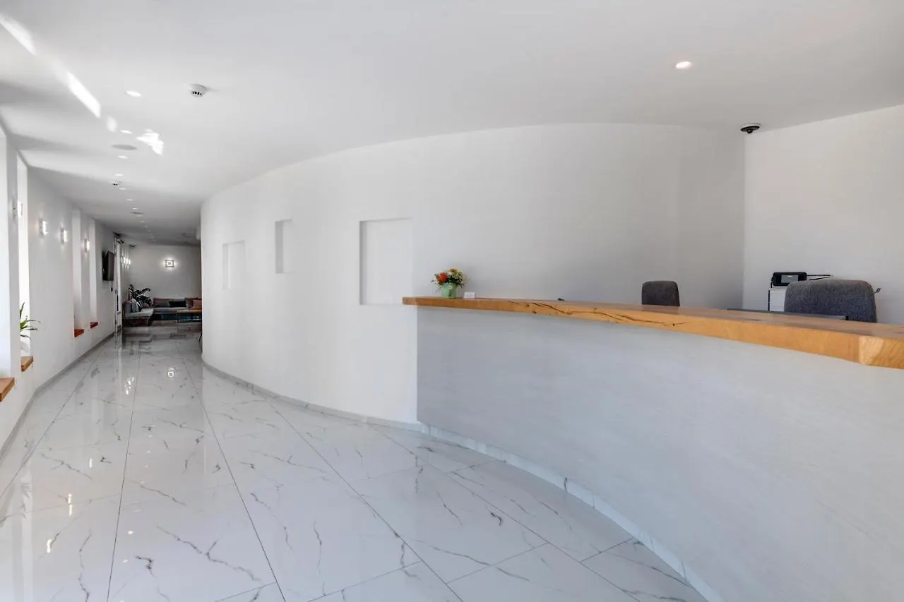 Aparthotel Makis Place Tourlos