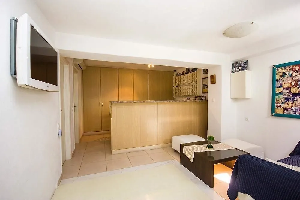 Aparthotel Makis Place Tourlos